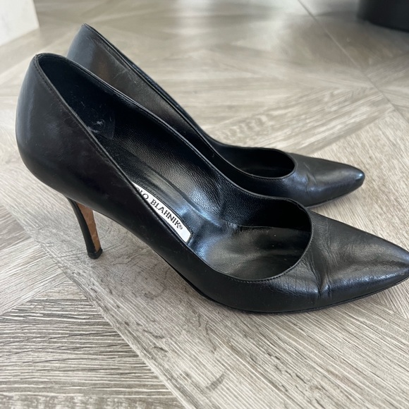 Manolo Blahnik size 37 black classic pump - Picture 2 of 8